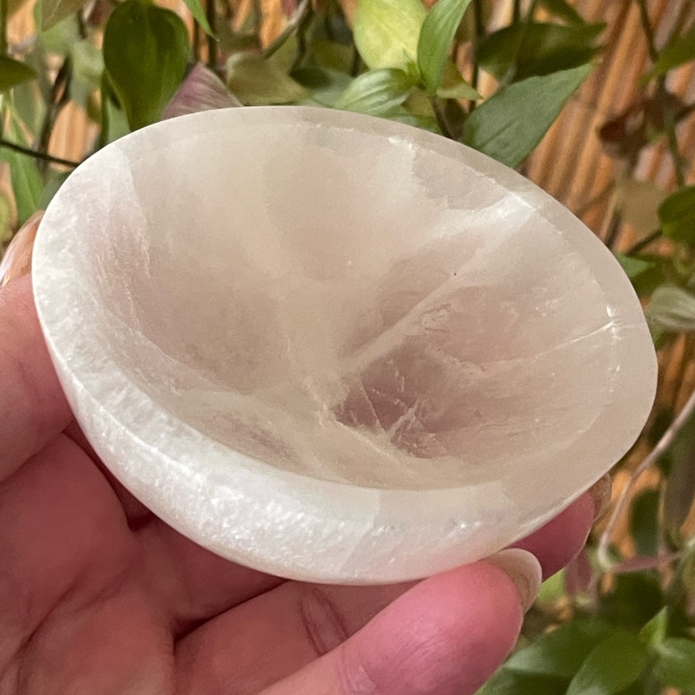 Genuine selenite hand carved bowl - Picture 8 of 12